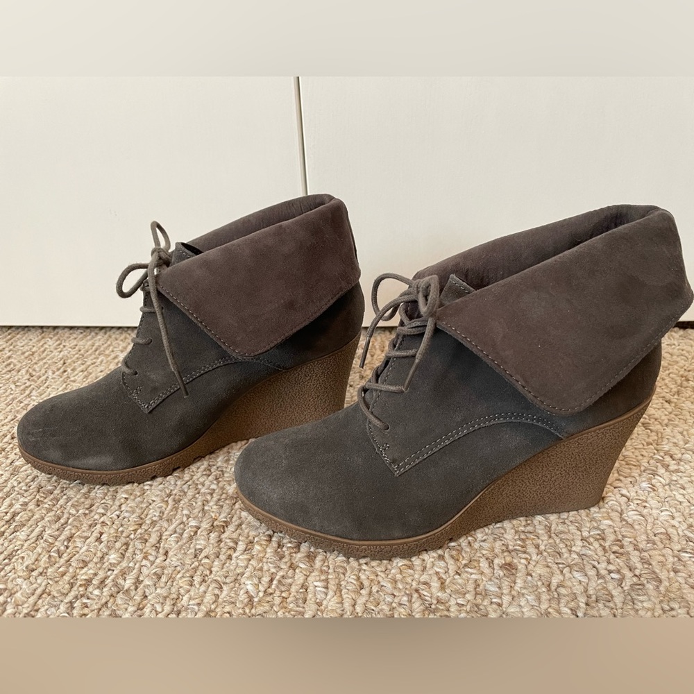 MIA Chaysee Charcoal Suede Wedge Bootie 10M, Can Wear Two Ways!
